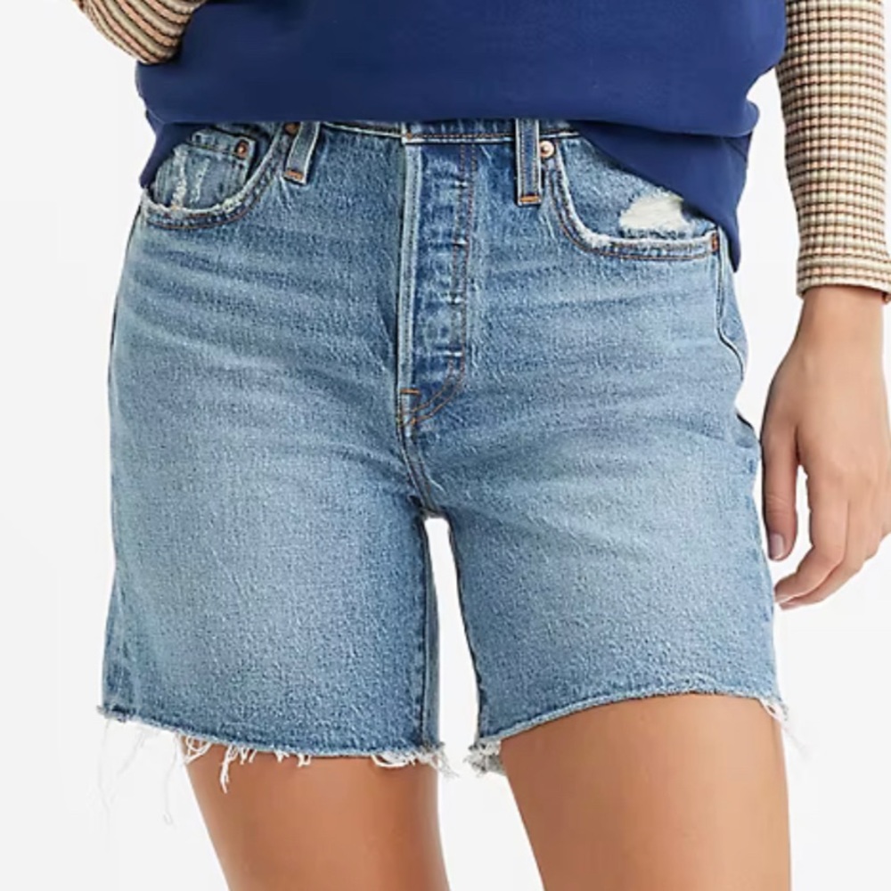 Levi’s 501 Mid Thigh Light Wash Distressed Denim Shorts Sz 29